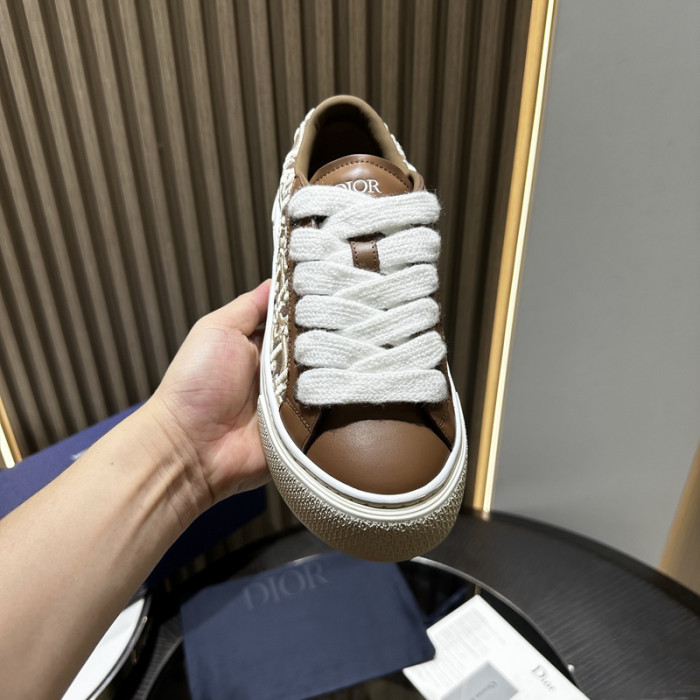D10R SNEAKER