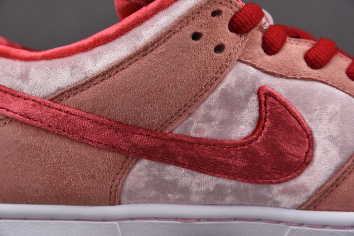 NIKE SB DUNK LOW STRANGELOVE SKATEBOARDS (SPECIAL BOX) - CT2552-800