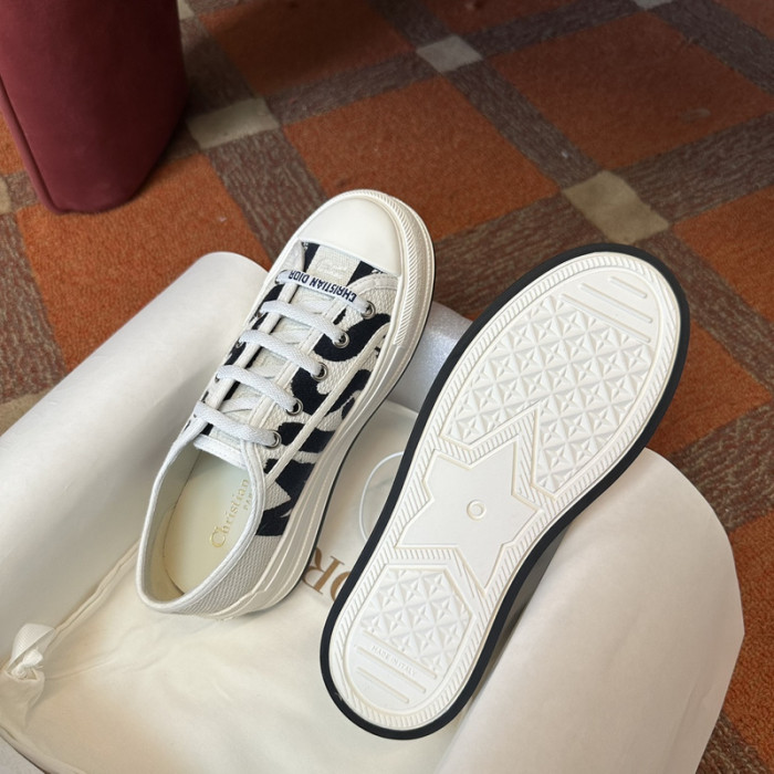 D10R SNEAKER