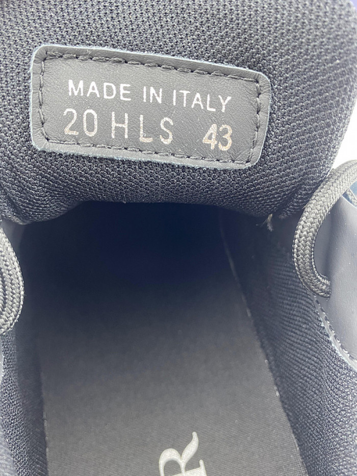 D10R SNEAKER