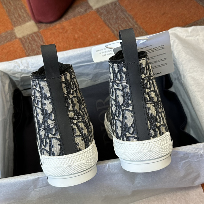 D10R SNEAKER