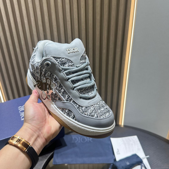 D10R B9s SNEAKER