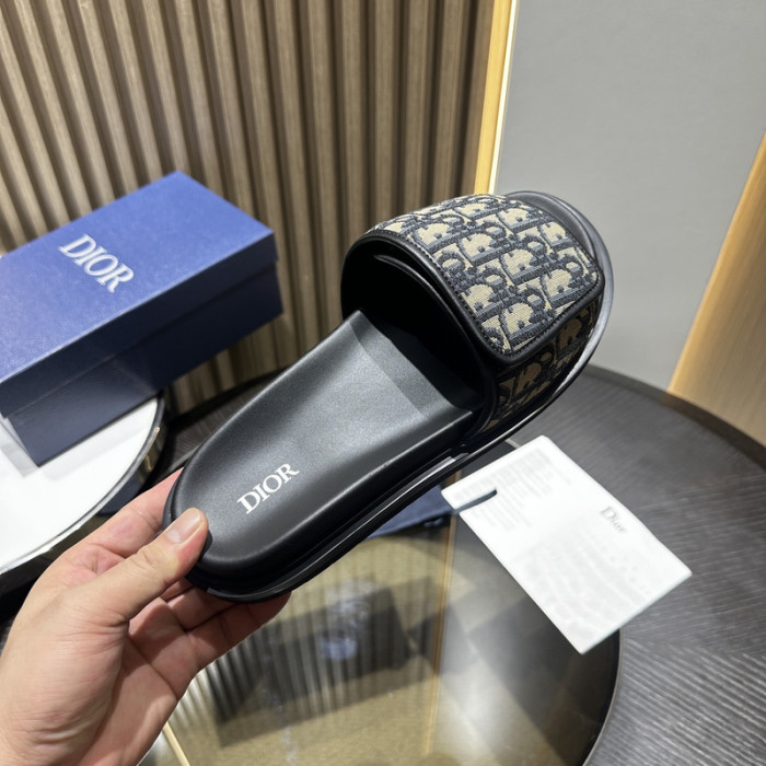 d10r sandal