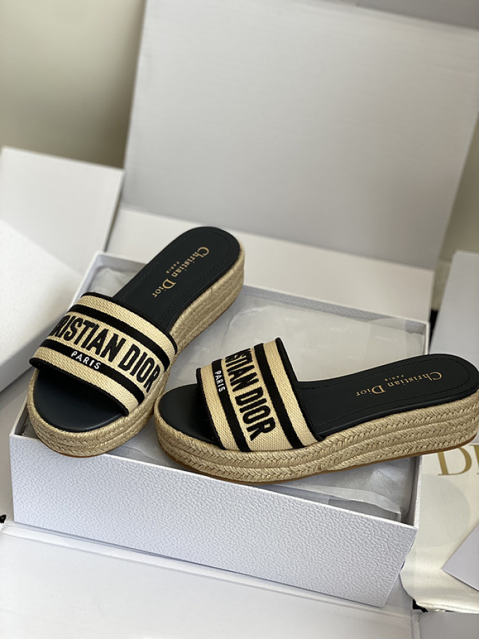 d10r sandal
