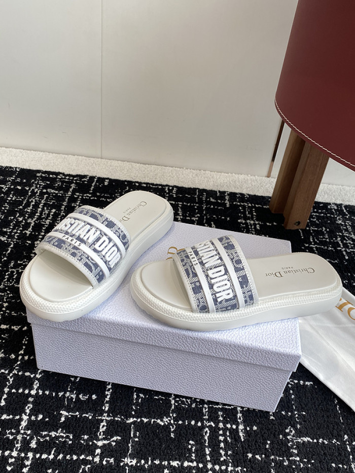 d10r sandal