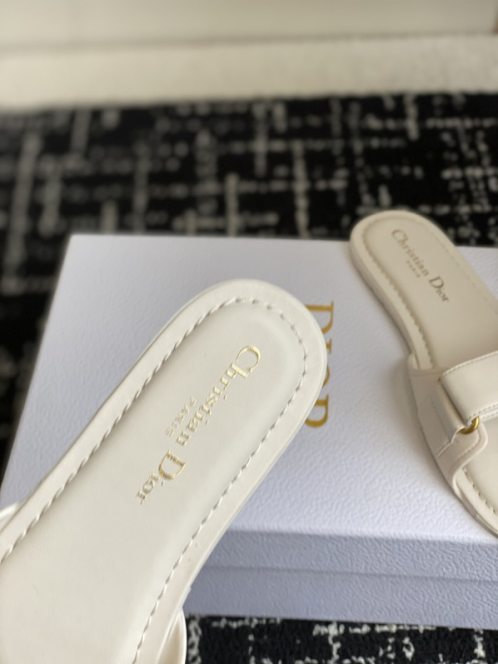 d10r sandal