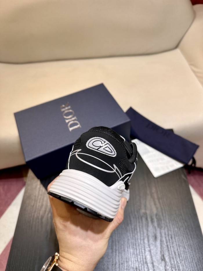 D10R SNEAKER