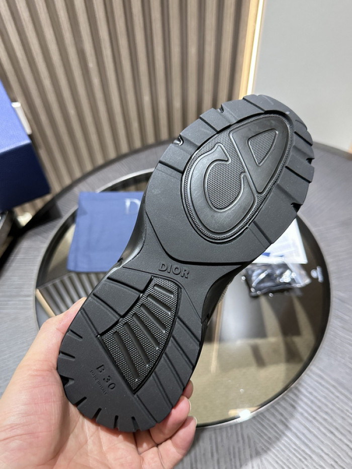 D10R SNEAKER