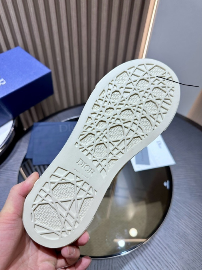D10R SNEAKER