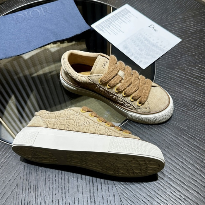D10R SNEAKER