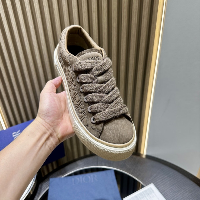 D10R SNEAKER