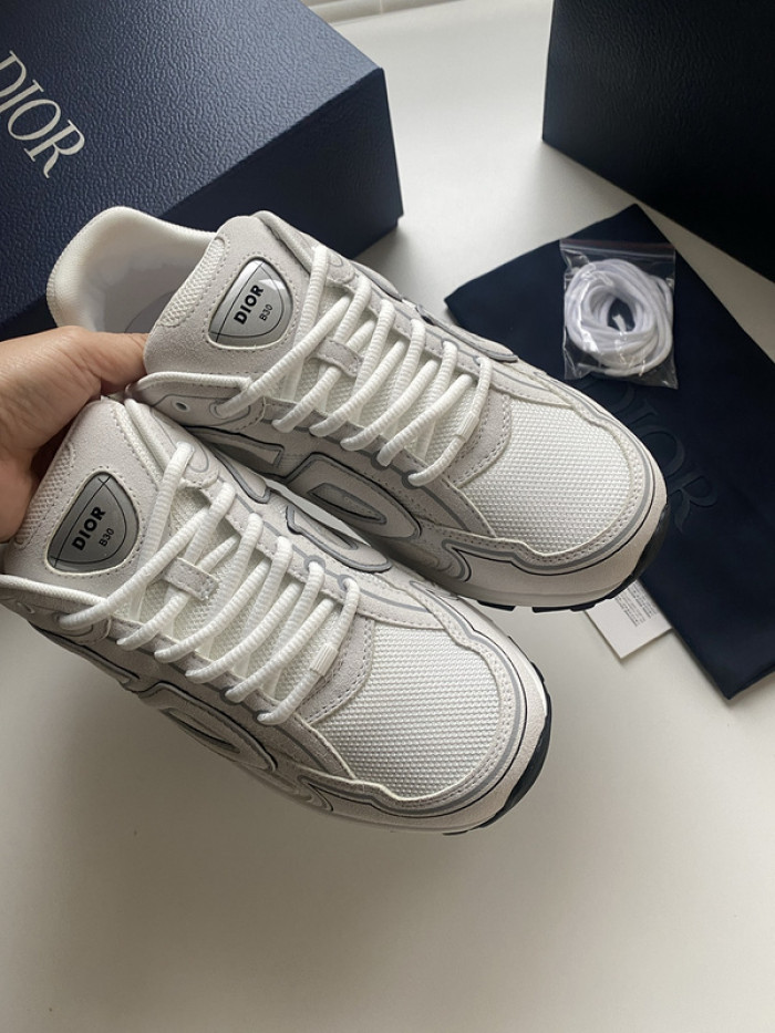 D10R SNEAKER