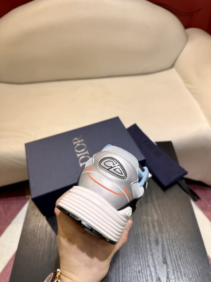 D10R SNEAKER