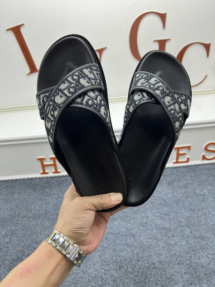d10r sandal