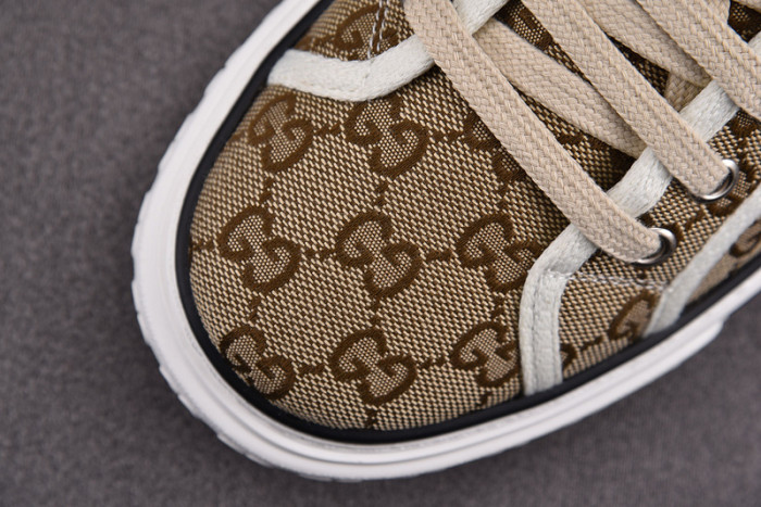GUI SNEAKER