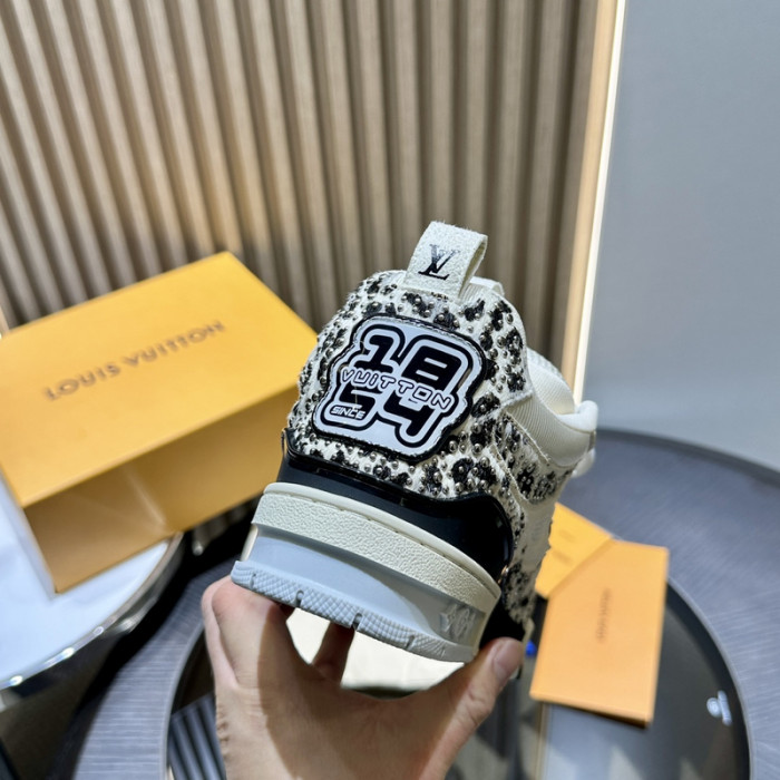 L0VT SNEAKER