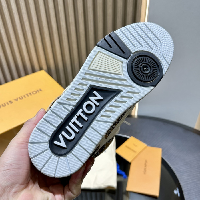 L0VT SNEAKER