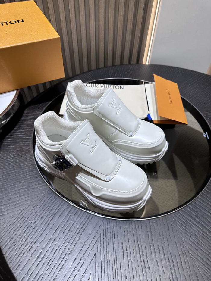 L0VT SNEAKER