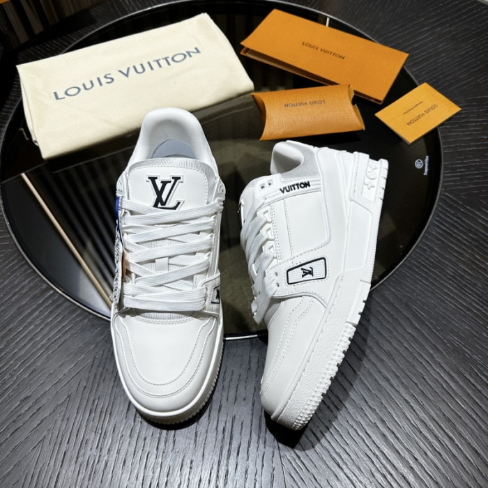 L0VT SNEAKER