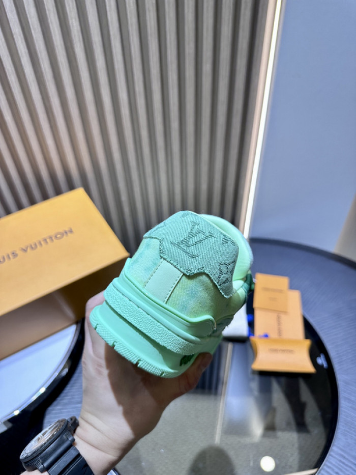 L0VT SNEAKER