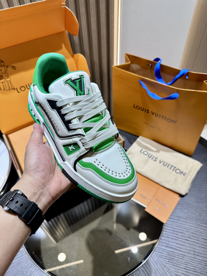 L0VT SNEAKER