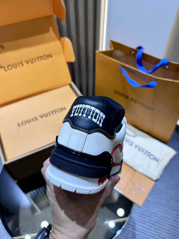 L0VT SNEAKER