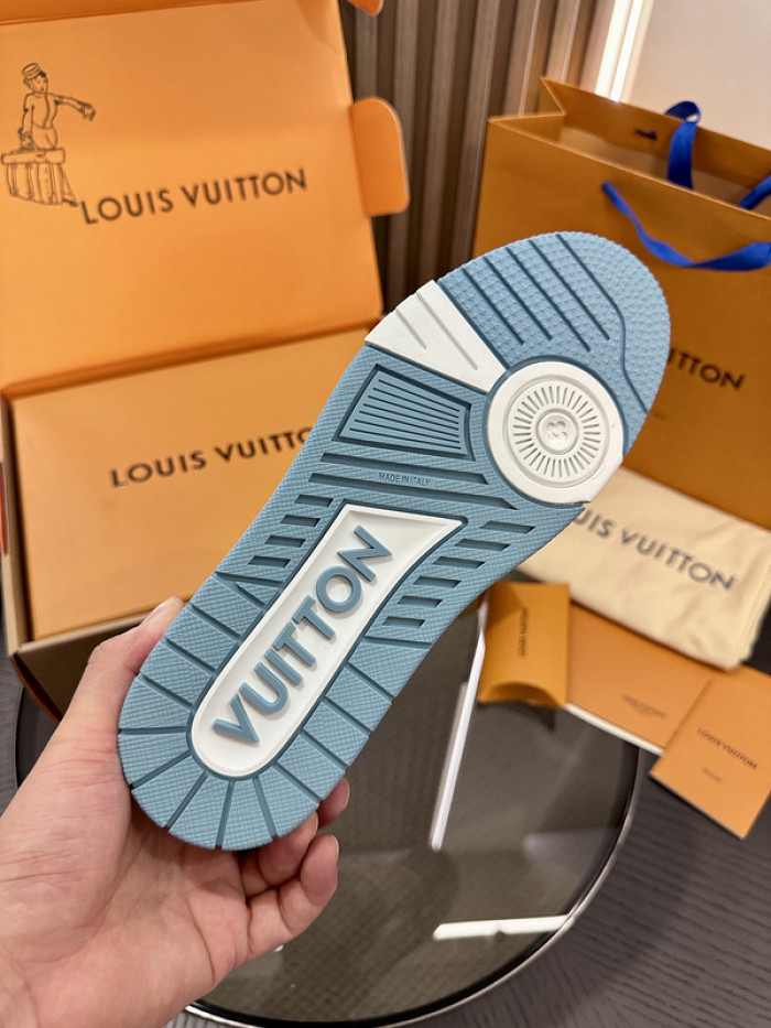 L0VT SNEAKER