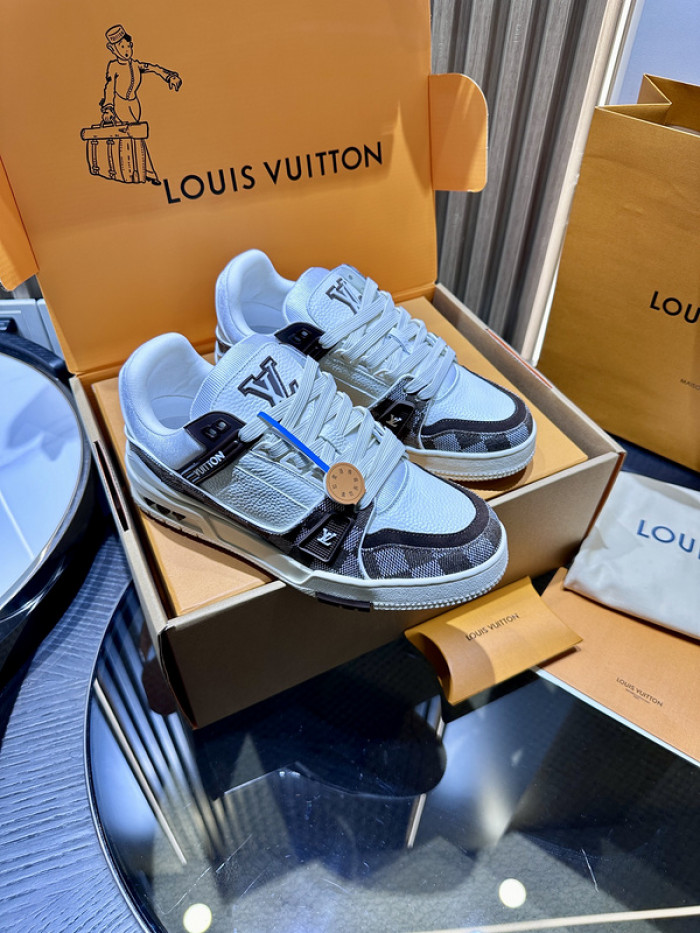 L0VT SNEAKER