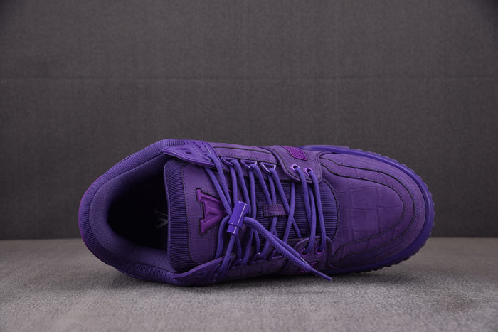 L0VT SNEAKER