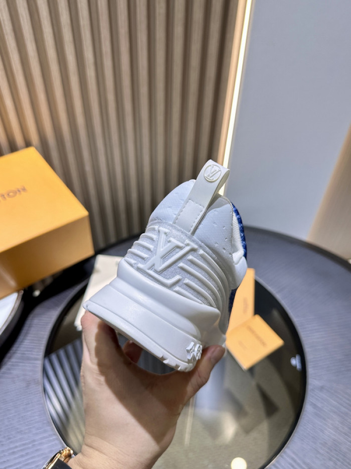 L0VT SNEAKER