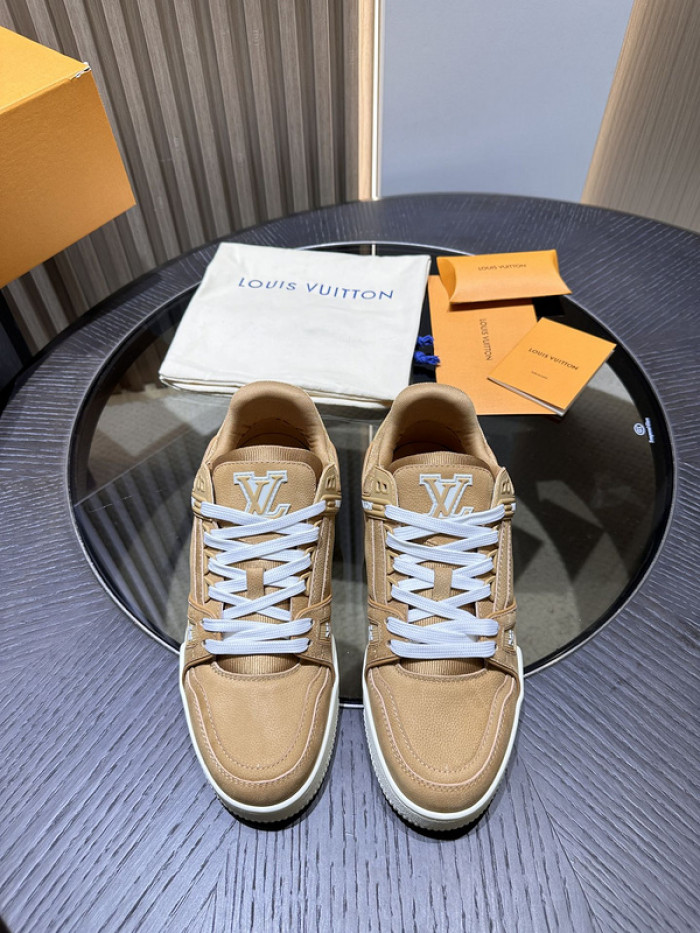 L0VT SNEAKER