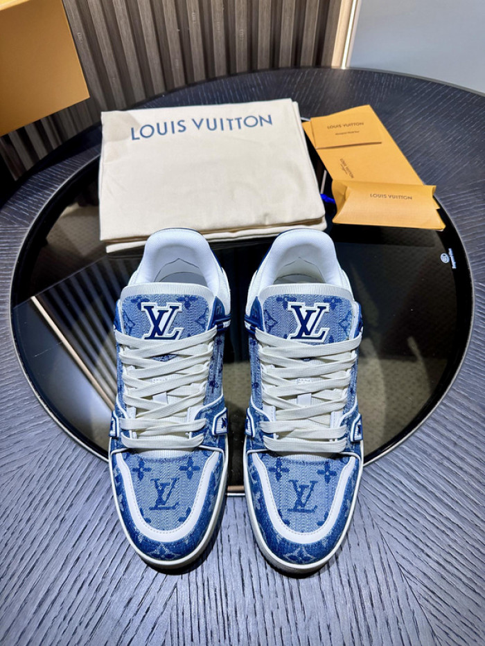 L0VT SNEAKER