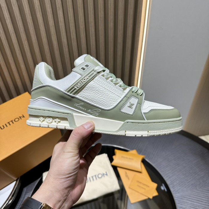 L0VT SNEAKER