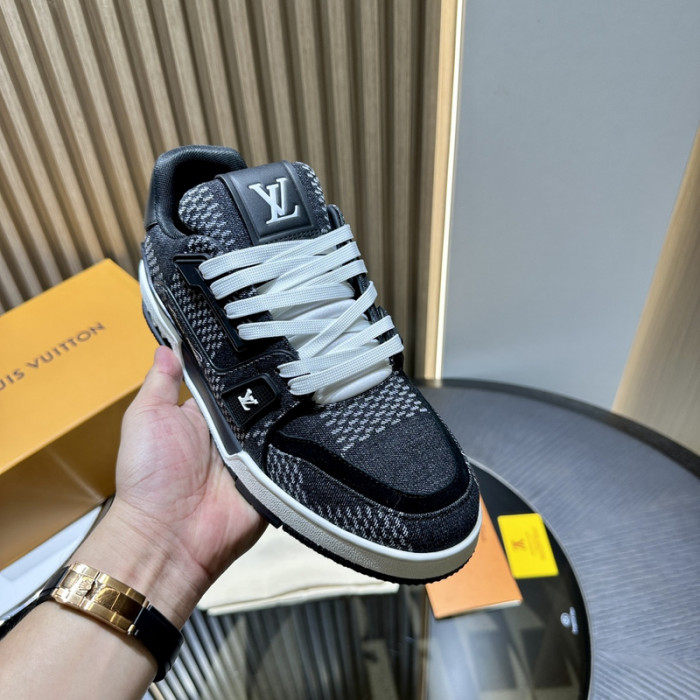 L0VT SNEAKER