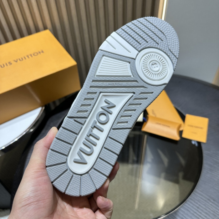 L0VT SNEAKER