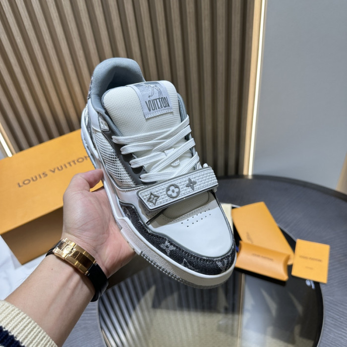 L0VT SNEAKER