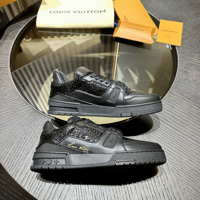 L0VT SNEAKER