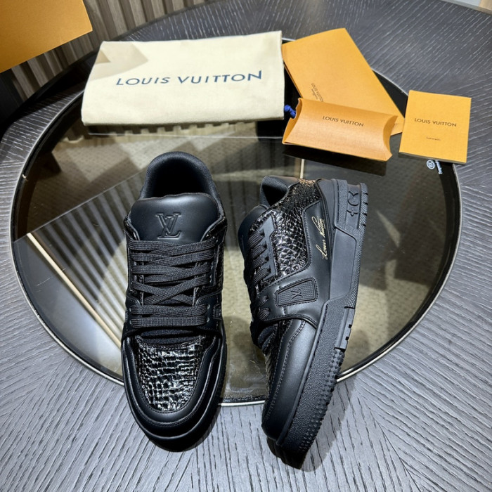 L0VT SNEAKER