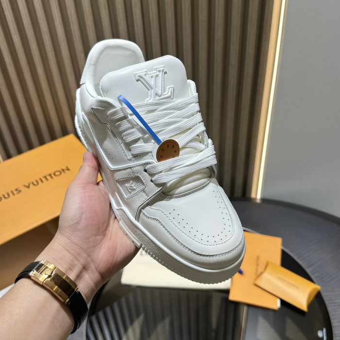 L0VT SNEAKER