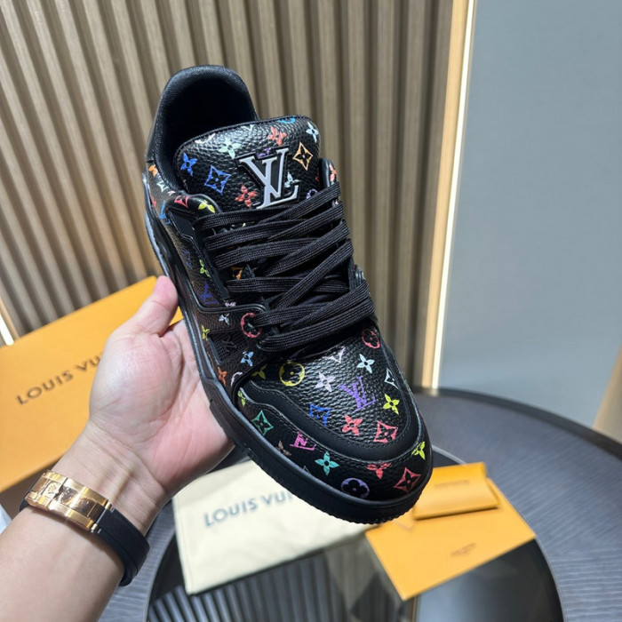 L0VT SNEAKER