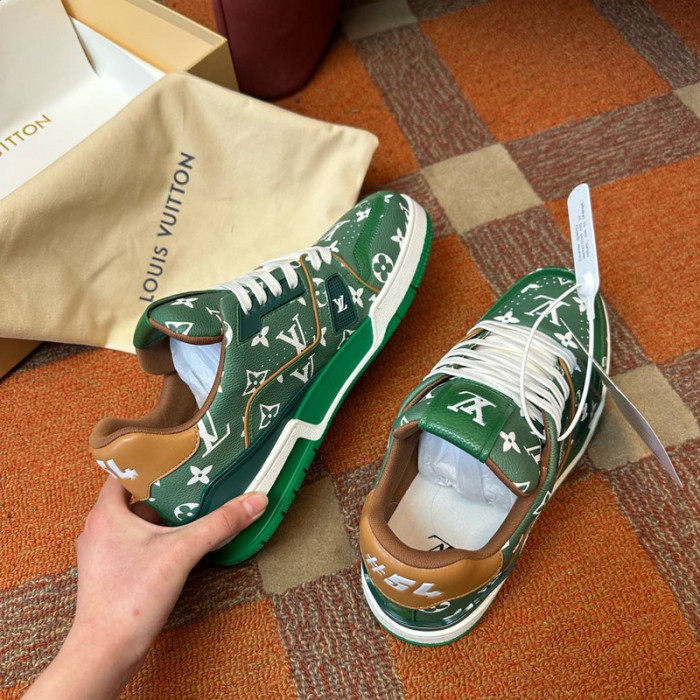 L0VT SNEAKER