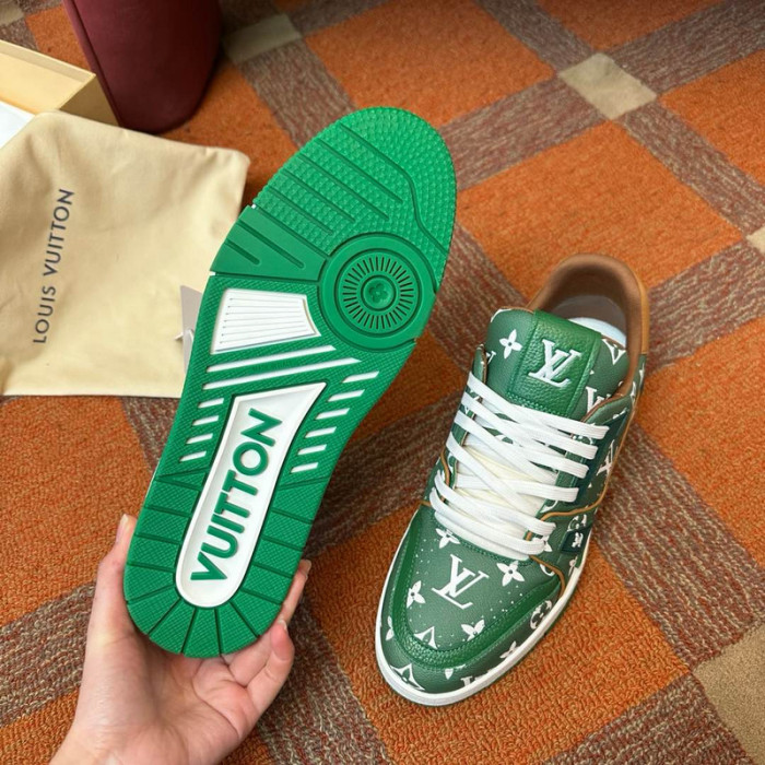L0VT SNEAKER