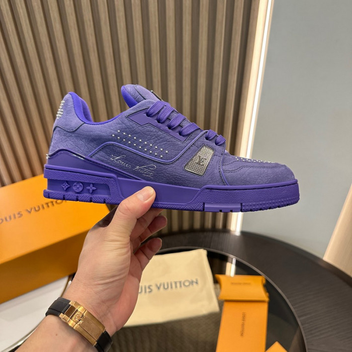 L0VT SNEAKER