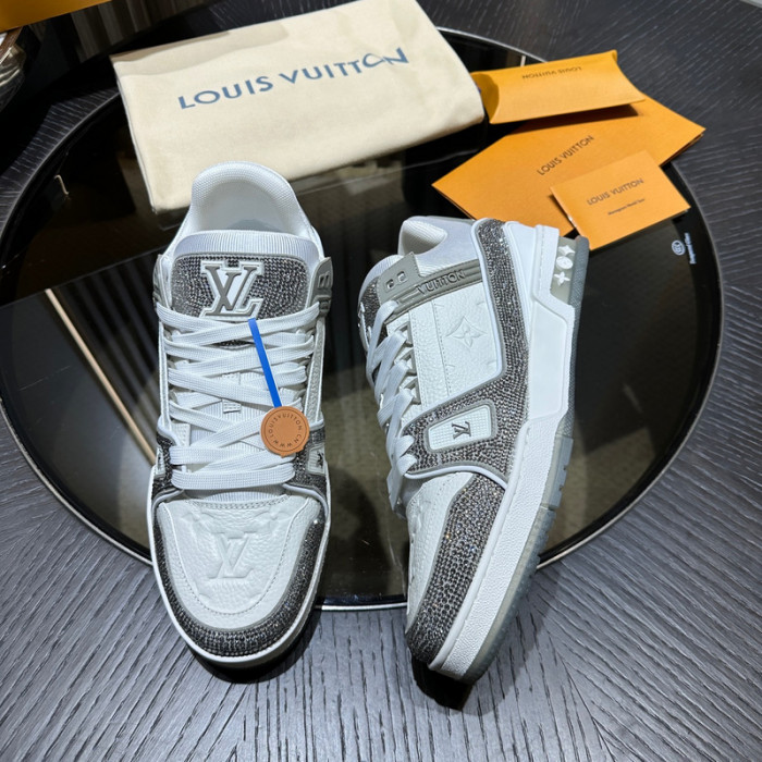 L0VT SNEAKER