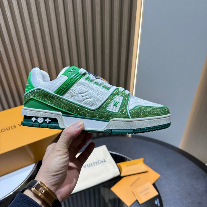 L0VT SNEAKER