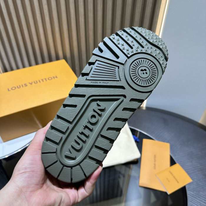 L0VT SNEAKER