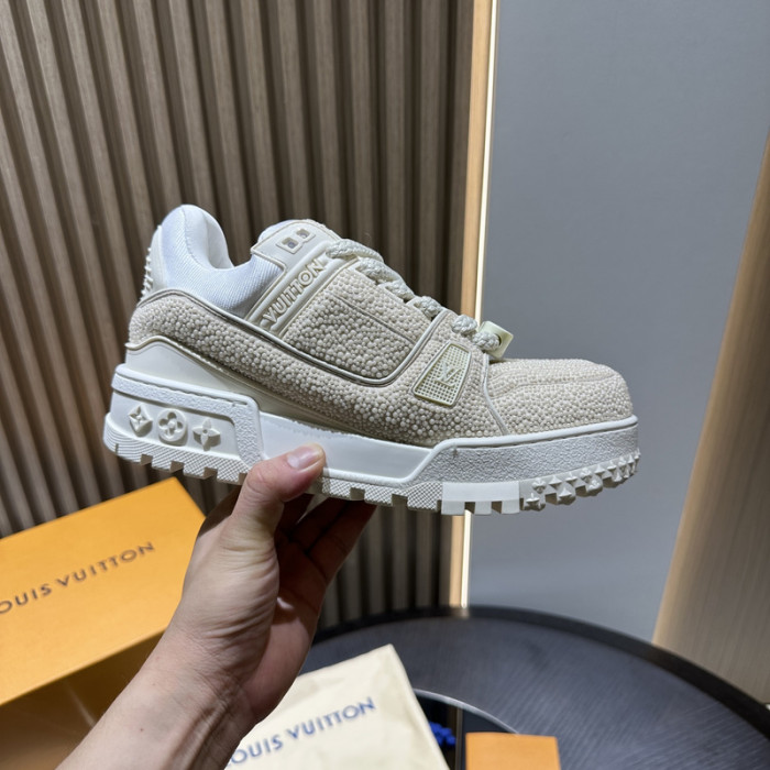 L0VT SNEAKER
