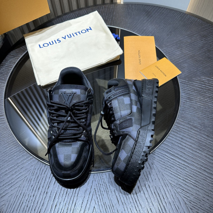 L0VT SNEAKER