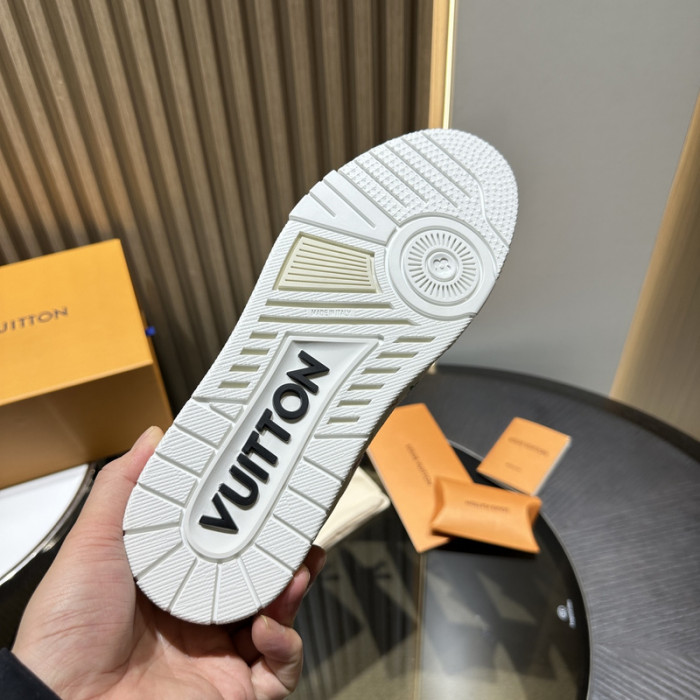 L0VT SNEAKER