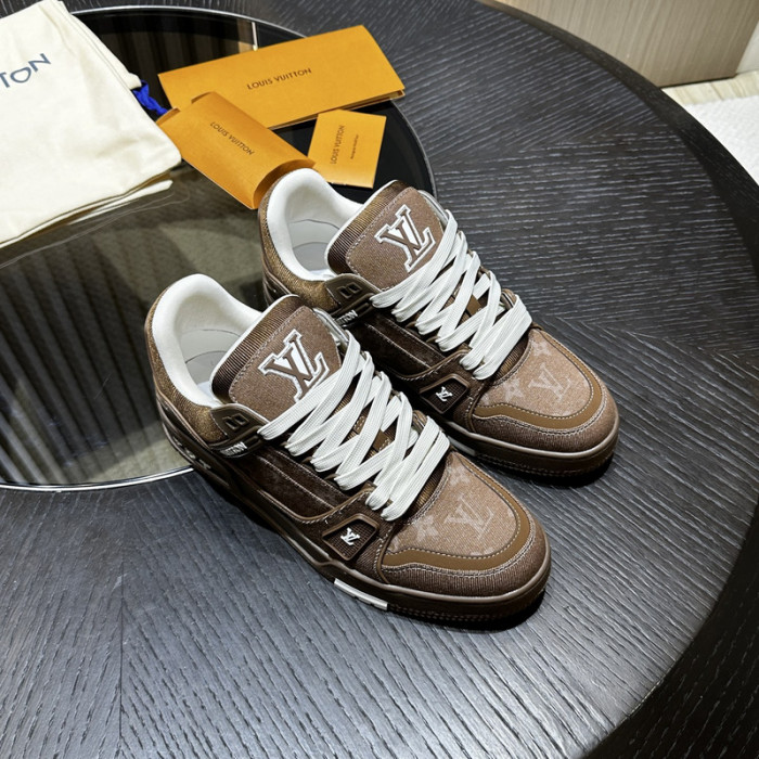 L0VT SNEAKER